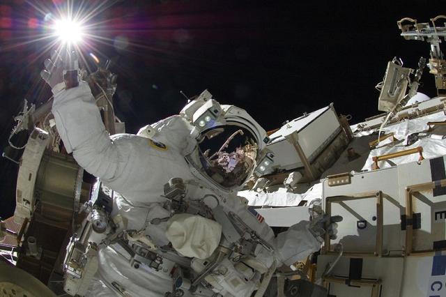 spacewalk-nasa-space-station_large_verge_medium_landscape