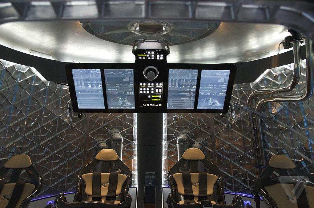 dragon-v2-interior